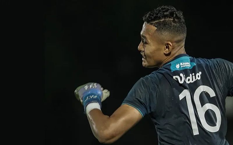 Erlangga Setyo Dwi Saputra, Kiper Tertinggi di Indonesia