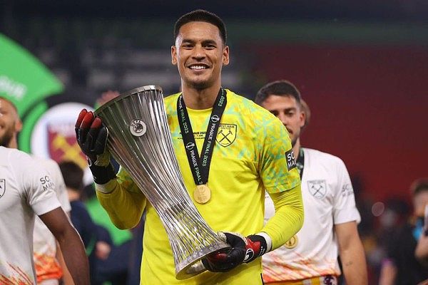 Adilson Maringa, kiper Bali United yang berprestasi