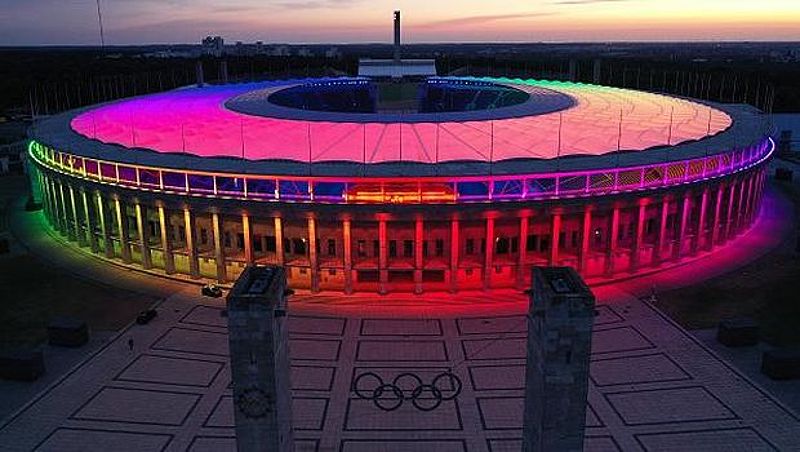 Kala Stadion Terbesar di Berlin Dihiasi Lampu Warna-warni