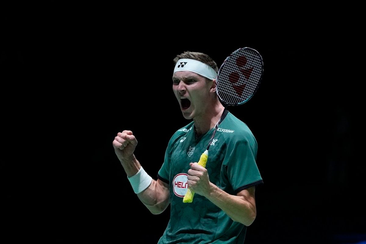 Pebulu tangkis Denmark, Viktor Axelsen, meluapkan kegembiraan